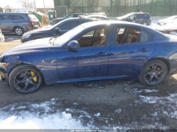Alfa Romeo Giulia II Sedan 2.0 TBi 280KM 2018 Alfa Romeo Giulia 2018 r., 2,0L TI SPORT AWD 2.0 Benzyna 280KM, zdjęcie 14