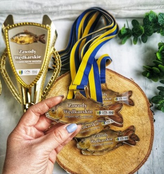 Медаль за рыбалку КАРПА в виде карпа с лентой.