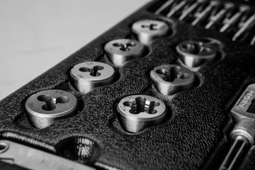 NEO INSERT НАБОР МАТРИЦ И МЕТЧИКОВ 31 шт.