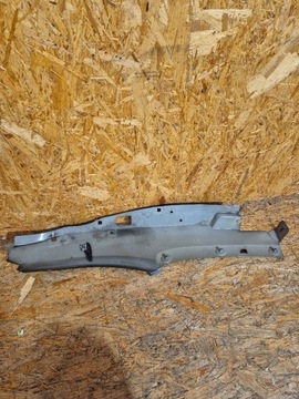 BLATNÍK PŘEDNÍ HORNÍ PRAVÝ PORSCHE MACAN 95B821104B