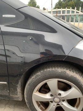MERCEDES A KLASA W169 BŁOTNIK PRZÓD CZARNY LAK 191