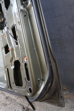 NISSAN PATROL VÍKO KUFRU DVEŘE ZADNÍ KUFRU PRAVÁ Z SKLO (OKNO) Y61 97-03R