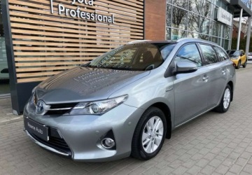 Toyota Auris II Touring Sports Hybrid 135 136KM 2014 Toyota Auris Toyota Auris 1.8 Hybryda 136KM, zdjęcie 1