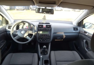 Volkswagen Golf V Hatchback 1.4 i 16V 75KM 2004 Volkswagen Golf 1.4ben,klima,alu,oplacony 1.4 Benzyna 75KM, zdjęcie 6