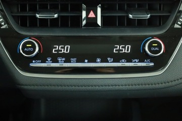 Toyota Corolla XII Sedan 1.8 Hybrid 122KM 2022 Toyota Corolla 1.8 Hybrid, Salon Polska, zdjęcie 10