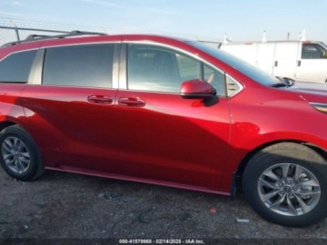 Toyota Sienna III 2022 Toyota Sienna Le, 2022r., 2.5L 2.5 Benzyna 189KM, zdjęcie 4