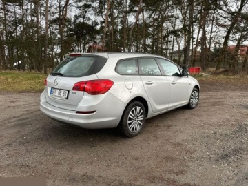 Opel Astra J Sports Tourer 1.7 CDTI ECOTEC 110KM 2011 Opel Astra 1.7 CDTI Caravan DPF Selection 110KM 2011r, zdjęcie 6