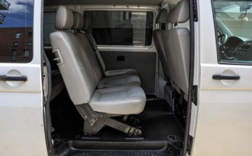 Volkswagen Caravelle T5 Caravelle Facelifting długi rozstaw osi 2.0 TDI 140KM 2010 Volkswagen Transporter 2,0TDI (140KM) 2010 r. Lift 9-osobowy 2.0 Diesel, zdjęcie 10