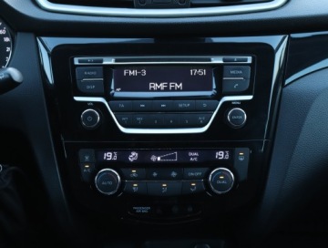 Nissan Qashqai II Crossover 1.2 DIG-T 115KM 2015 Nissan Qashqai 1.2 DIG-T, Salon Polska, Klima, zdjęcie 11