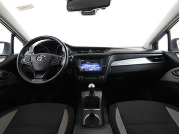 Toyota Avensis III Wagon Facelifting 2015 2.0 D-4D 143KM 2015 Toyota Avensis navi klima auto LED grzane fotele, zdjęcie 14
