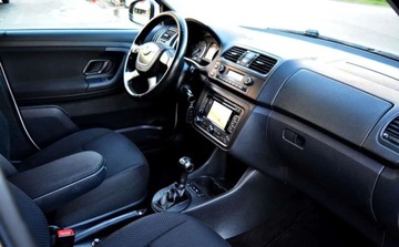 Skoda Fabia II Hatchback Facelifting 1.2 TSI 105KM 2010 Skoda Fabia Automat, Klimatyzacja, Nawigacja, Grzane Fotele 1.2 Benzyna, zdjęcie 5