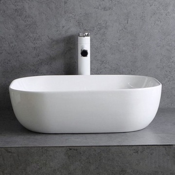 Прямоугольная керамическая дождь размещена на белой верхней части 46x33 см.