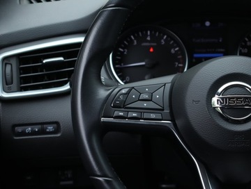 Nissan Qashqai II Crossover Facelifting 1.3 DIG-T  160KM 2019 Nissan Qashqai 1.3 DIG-T, Serwis ASO, Automat, zdjęcie 18