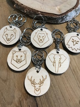 Рекламный брелок с вашим логотипом - дизайн включен в стоимость.