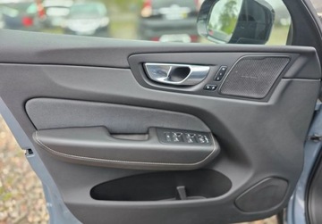 Volvo XC60 II 2022 Volvo XC 60 Lift FV 23 AWD Pakiet Dark HAK Head-UP 2.0 Diesel 197KM, zdjęcie 20