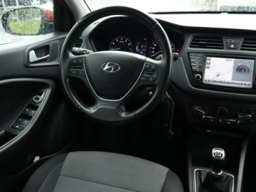 Hyundai i20 II Coupe 1.2 MPI 84KM 2017 Hyundai i20 1.2, Navi, Klima, Tempomat, Parktronic, zdjęcie 6