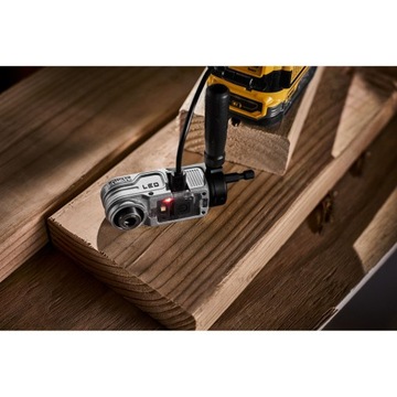 DEWALT NASADKA KĄTOWA DO WKRĘTARKI UCHWYT NA BITY HEX 1/4 LED USB DTLRA