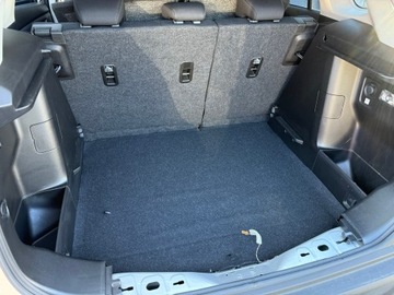 SUZUKI SX4 S-CROSS 22< POLIČKA ZADNÍ