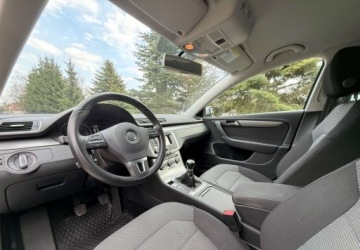 Volkswagen Passat B7 Variant 1.6 TDI CR DPF BlueMotion 105KM 2012 Volkswagen Passat Volkswagen Passat 1.6 TDI DPF BlueMot Highline 1.6 Diesel, zdjęcie 16