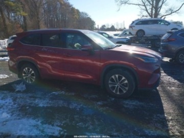 Toyota Highlander III 2022 Toyota Highlander Hybrid XLE, 2022r., 4x4, 2.5L 2.5 Hybryda 186KM, zdjęcie 6