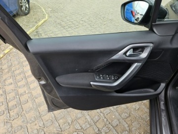 Peugeot 2008 I SUV Facelifting 1.2 PureTech 110KM 2018 Peugeot 2008 1,2benzyna 110KM salon polska navi, zdjęcie 16