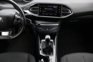 Peugeot 308 II Hatchback Facelifting 1.2 PureTech 110KM 2019 Peugeot 308 1.2 PureTech, Salon Polska, zdjęcie 11