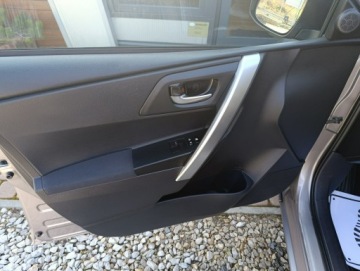 Toyota Auris II Hatchback 5d Dual VVT-i 100 99KM 2013 Toyota Auris Bezwypadkowa, tylko 17000 km, zdjęcie 19