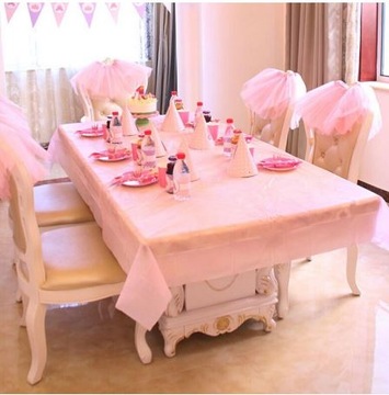 Пластиковая скатерть пастельно-розового цвета 274 x 137 см