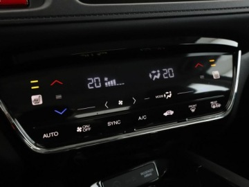 Honda HR-V II SUV 1.5 i-VTEC 130KM 2017 Honda HR-V Elegance automat navi PDC grzane fotele, zdjęcie 24