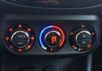 Opel Corsa E Hatchback 3d 1.4 Twinport 90KM 2019 Opel Corsa 1.4 PB 90KM OPC Line Serwis ASO Gwarancja Podgrz. szyba czolowa, zdjęcie 13