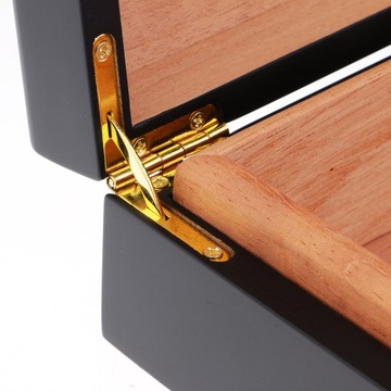 Дорожный кедровый деревянный хьюмидор для сигар черного цвета