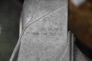 AUDI A4 A5 8W ULOŽENÍ MOTORU LEVÝ 8W0199371FC