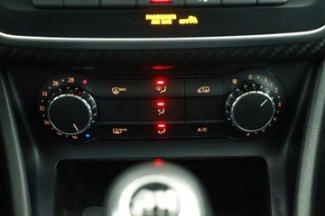 Mercedes GLA I Off-roader 1.6 180 122KM 2016 Mercedes GLA GLA 180, Salon Polska, Xenon, zdjęcie 11