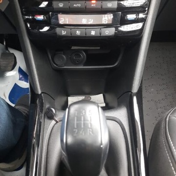 Peugeot 2008 I SUV Facelifting 1.2 PureTech 82KM 2018 Peugeot 2008 ALLURE rok 2018, benzyna, WYMIENIONY ROZRZĄD !!, zdjęcie 10