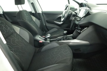 Peugeot 2008 I SUV Facelifting 1.2 PureTech 82KM 2018 Peugeot 2008 1.2 PureTech, Salon Polska, zdjęcie 6