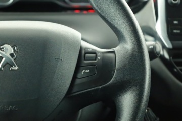 Peugeot 208 I Hatchback 5d Facelifting 1.2 PureTech 82KM 2016 Peugeot 208 1.2 PureTech, Salon Polska, Klima, zdjęcie 14