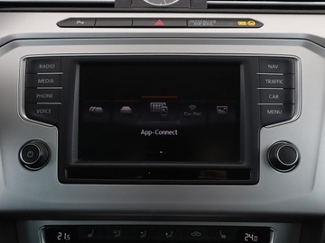 Volkswagen Passat B8 Variant 1.4 TSI BlueMotion Technology ACT 150KM 2016 Volkswagen Passat klima auto navi grzane fotele, zdjęcie 22