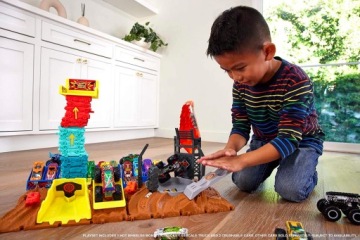 HOT WHEELS MONSTER TRUCK Arena Smasher Тигровая акула