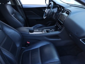 Jaguar F-Pace SUV 2.0 i4D 180KM 2017 Jaguar F-Pace 20d AWD, Serwis ASO, 177 KM, 4X4, zdjęcie 8