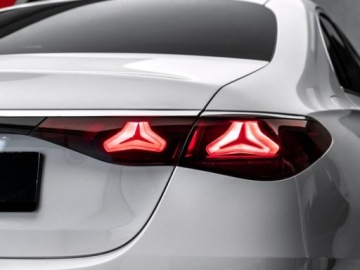 Mercedes Klasa E W214 Sedan 2.0 220d 197KM 2025 E Klasa 220 d Avantgarde 2.0 (197KM) 2025, zdjęcie 3