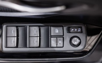 Toyota C-HR I Crossover Facelifting 2.0 Hybrid Dynamic Force 184KM 2019 Toyota C-HR 2.0 Hybrid Selection 2.0 Hybryda 184KM, zdjęcie 29