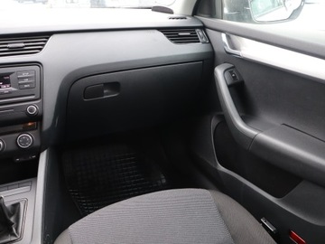 Skoda Octavia II Hatchback Facelifting 1.6 TDI CR DPF 105KM 2013 Skoda Octavia 1.6 TDI, Klima, Parktronic, zdjęcie 7