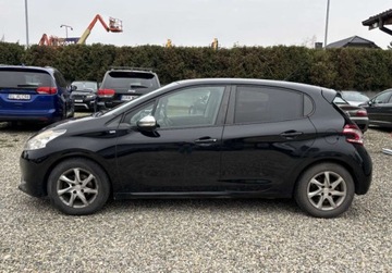 Peugeot 208 I Hatchback 3d 1.6 e-HDI 92KM 2014 Peugeot 208 2014r. 1.6 Diesel 92KM, zdjęcie 2