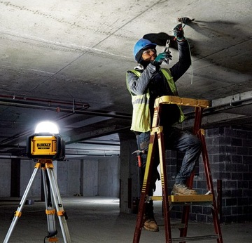 DeWalt DCL074 Аккумуляторная лампа 18В LED 5000лм