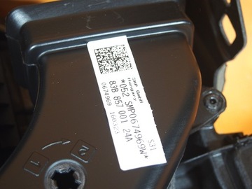 AUDI Q3 83A 22KM DESKA ROZDĚLOVAČE KONZOLA ORIGINÁLNÍ 83B857001