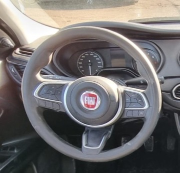 Fiat Tipo II Sedan Facelifting 1.4 Fire 95KM 2021 Fiat Tipo 2021r, SALON POLSKA. 1.4 LPG. Lekko uszkodzony lewy bok.Jezdzi., zdjęcie 9