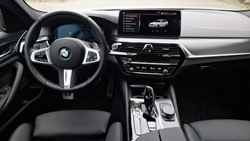 BMW Seria 5 G30-G31 Touring Facelifting 2.0 520d 190KM 2023 BMW 520 xDrive mHEV M Sport sport, zdjęcie 12