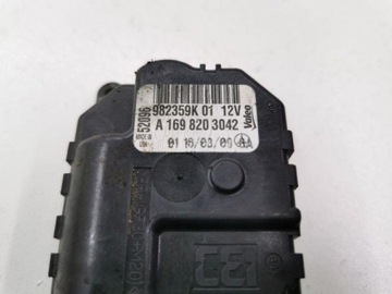 982359K01 VENTILY ŘÍDÍCÍ RADIÁTOR 60 2009 MERCEDES-BENZ A (W169)