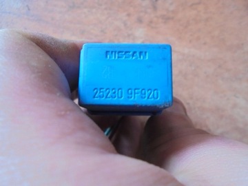 NISSAN PRIME P12 1.8 RELÉ