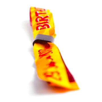 500x ВЫШИВАННЫЕ КОНЦЕРТНЫЕ ЛЕНТЫ С ПРИНТОМ И ТЕКСТОВЫМ ЛОГОТИПОМ НА ЗАКРЫТКЕ